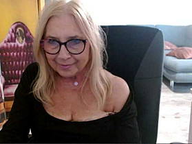 BlondeSofia Cam